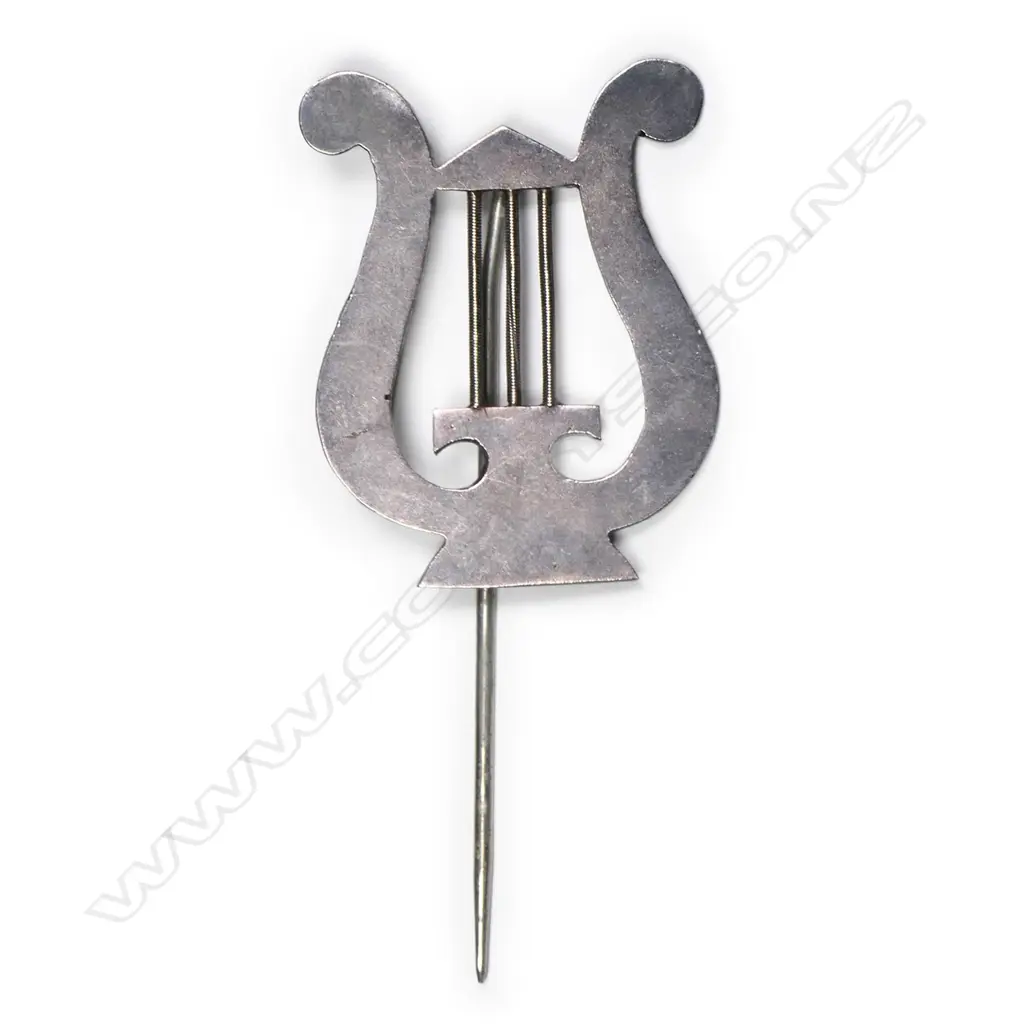 Samuel H. Drew (Whanganui) silver harp/lyre pin, Image 1++